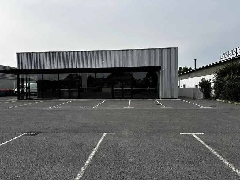 Retail in Lons for lease - Building Photo - Image 2 of 12