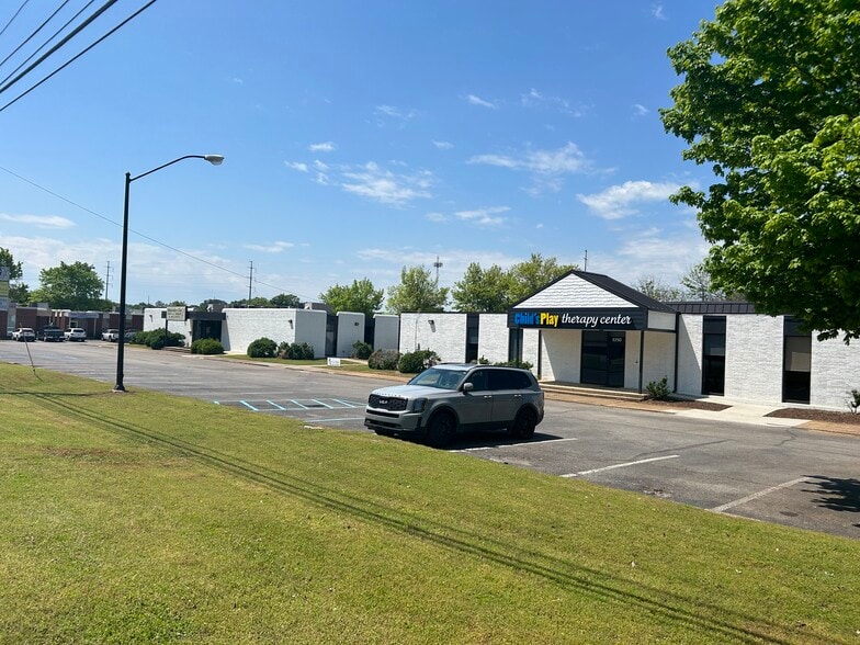 8300 Whitesburg Dr, Huntsville, AL for sale - Building Photo - Image 2 of 16