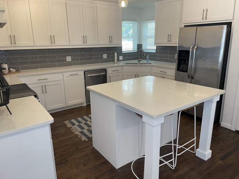 3563 South Dr, Fort Worth, TX for sale - Building Photo - Image 2 of 12