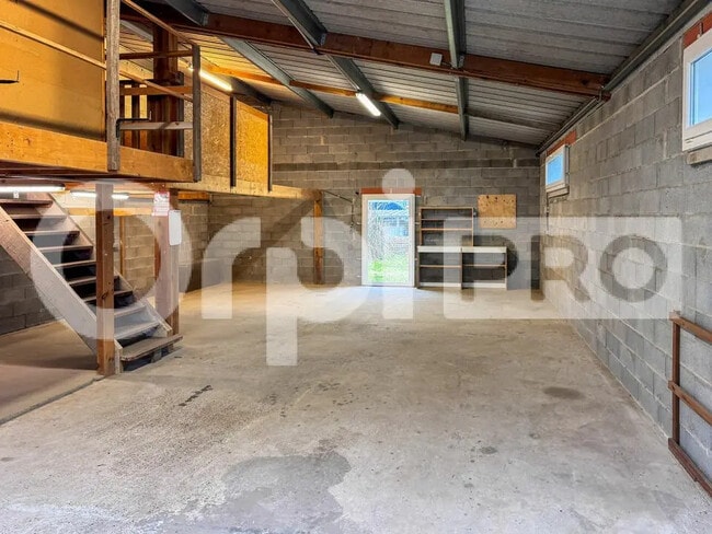 Location Entrepôt 88 m²