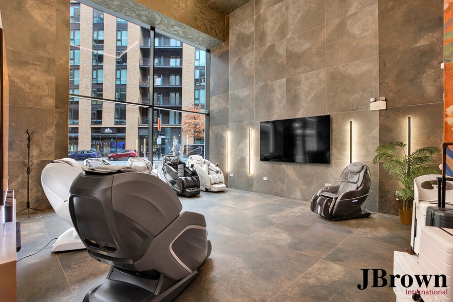 8 Royal Crest Av, London for lease - Building Photo - Image 2 of 12