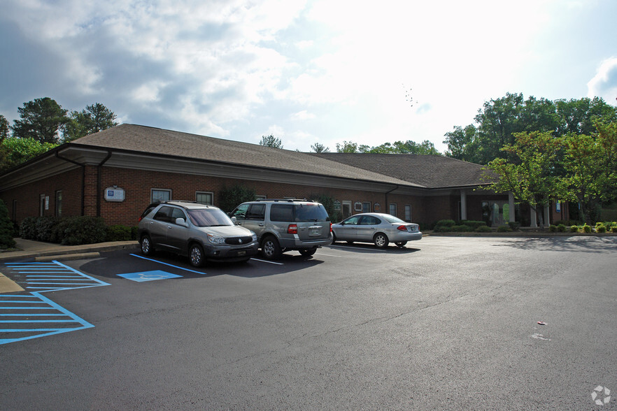 7405B Shallowford Rd, Chattanooga, TN for lease - Building Photo - Image 2 of 2