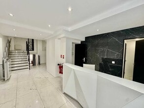7 Rue Violet, Paris for lease Interior Photo- Image 2 of 5