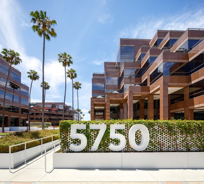 5750 Wilshire Blvd, Los Angeles, CA for lease - Building Photo - Image 3 of 6