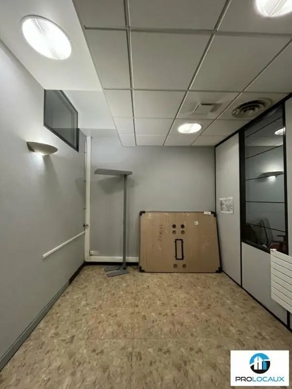 Office/Retail in Compiègne for lease Interior Photo- Image 1 of 4