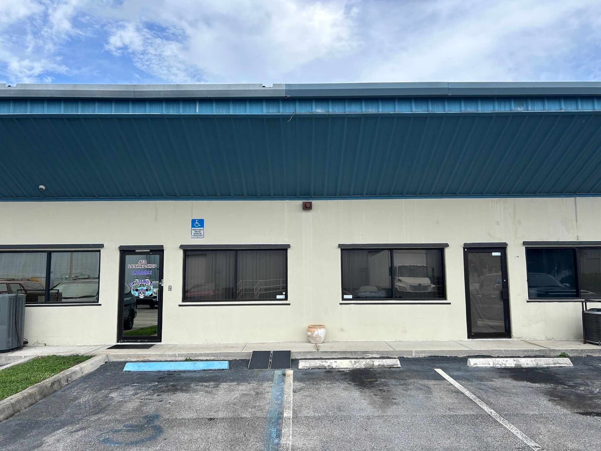 6557 Garden Rd, Riviera Beach, FL for lease Building Photo- Image 1 of 4