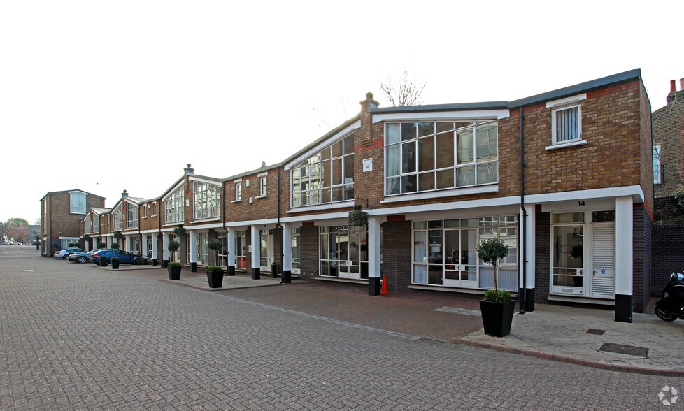 189 Munster Rd, London, LND SW6 6AW