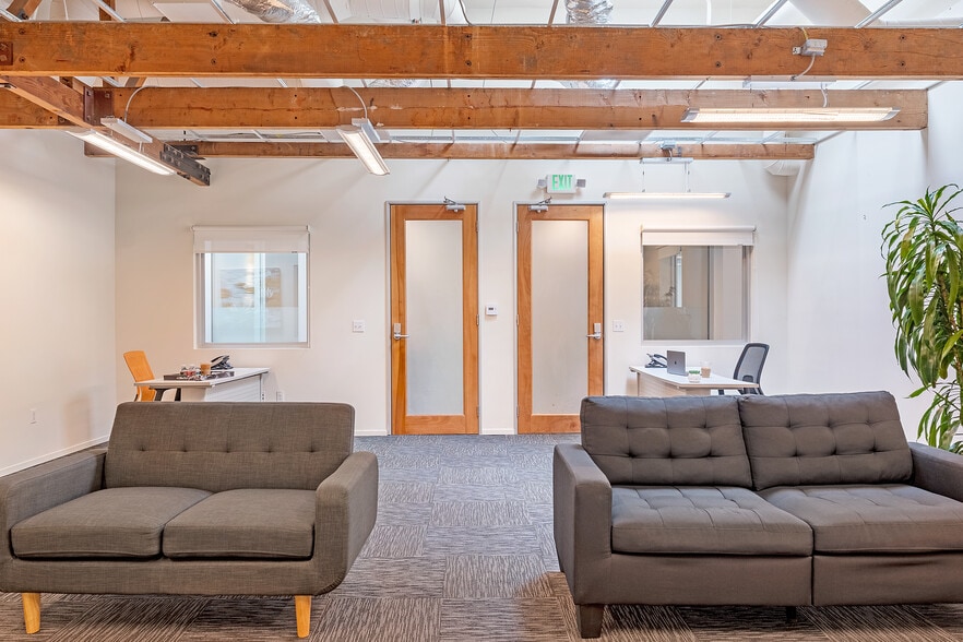 6350 Santa Monica Blvd, Los Angeles, CA for sale - Interior Photo - Image 2 of 43