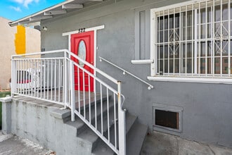 522 W VERNON Ave, Los Angeles, CA for sale Interior Photo- Image 2 of 20
