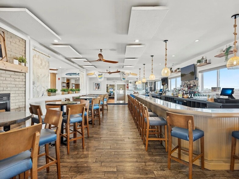 369 Dune Rd, Hampton Bays, NY for sale - Interior Photo - Image 3 of 19