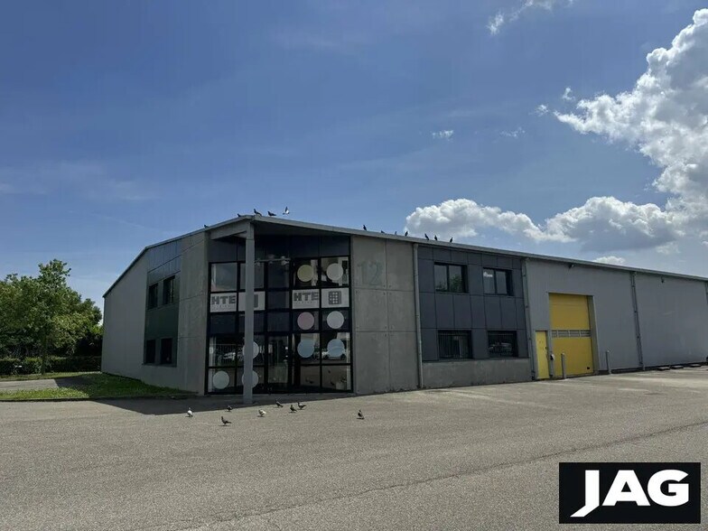 Office in Vaulx-en-Velin for lease - Building Photo - Image 1 of 10