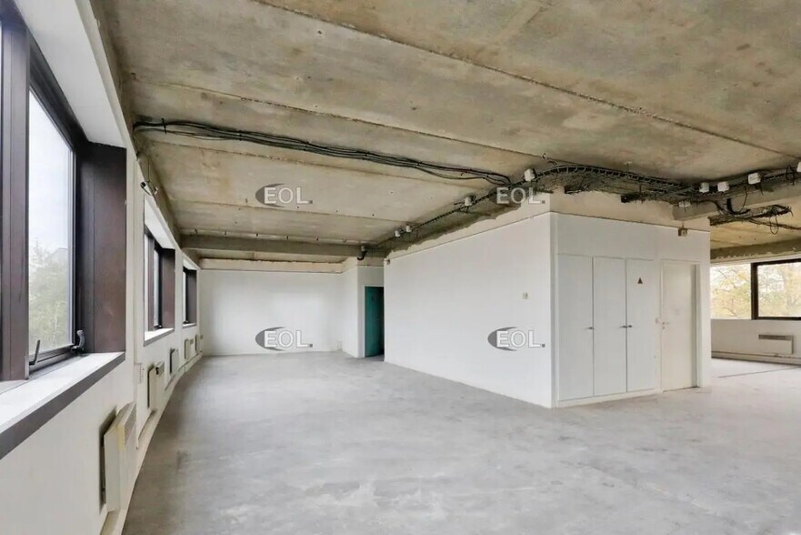 Office in Bonneuil-sur-Marne for lease - Building Photo - Image 3 of 6