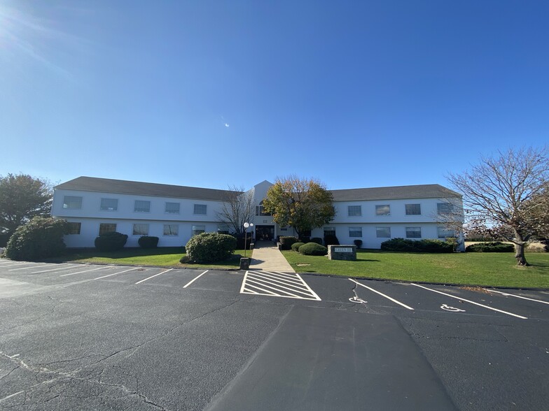 1272 W Main Rd, Middletown, RI 02842