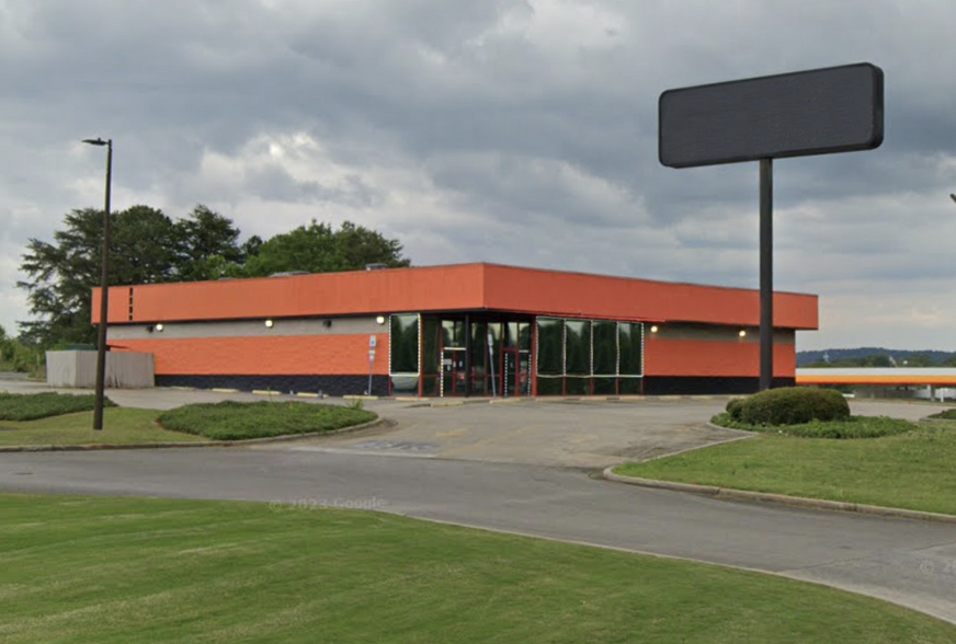 6520-6550 Aaron Aronov Dr, Fairfield, AL for lease - Building Photo - Image 1 of 19