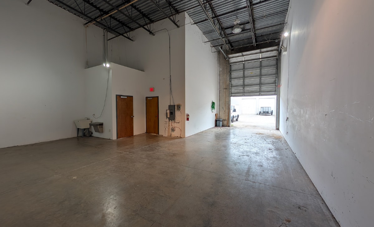 534 Mercantile Pl, Port Saint Lucie, FL for lease Interior Photo- Image 1 of 2