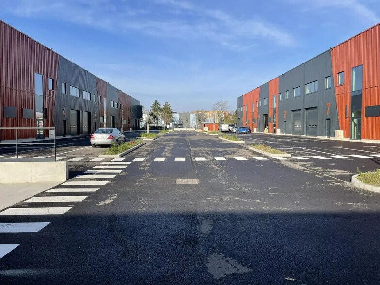 Flex in SAINT-OUEN-L'AUMONE for lease - Building Photo - Image 1 of 4