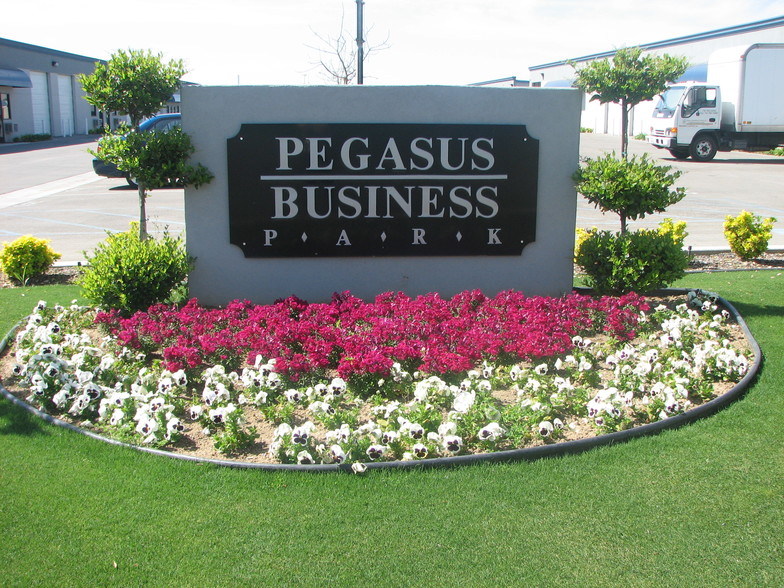 3335 Pegasus Dr, Bakersfield, CA for lease - Building Photo - Image 3 of 5