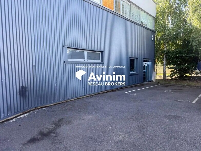 Industrial in Stains for sale - Building Photo - Image 3 of 11