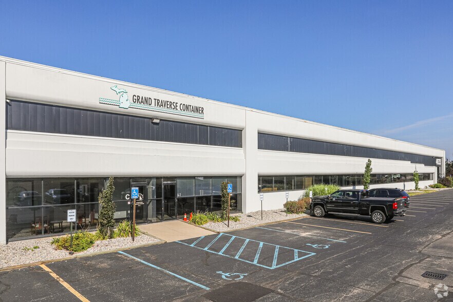 4633 Patterson Ave SE, Grand Rapids, MI for sale - Primary Photo - Image 1 of 1