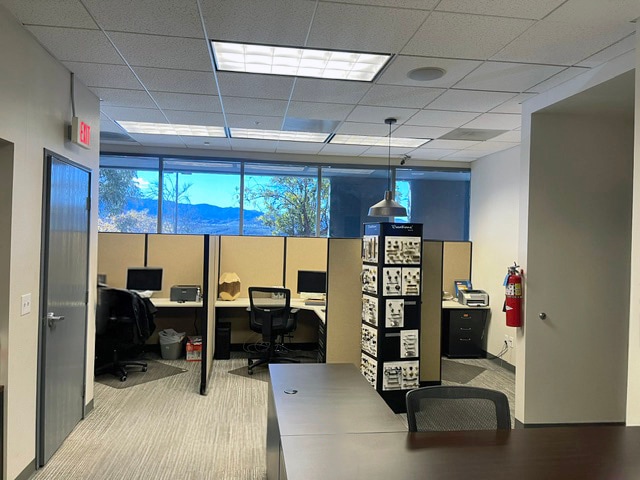 28486 Westinghouse Pl, Valencia, CA for sale - Interior Photo - Image 3 of 5