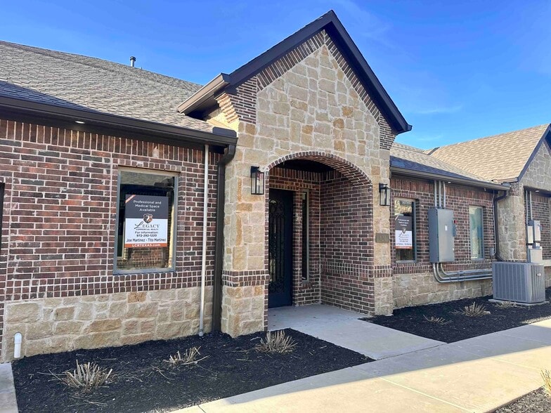 11583 Independence Pky, Frisco, TX for lease - Building Photo - Image 1 of 5