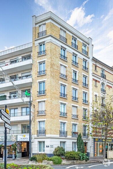 Multifamily in Courbevoie for sale - Primary Photo - Image 1 of 1