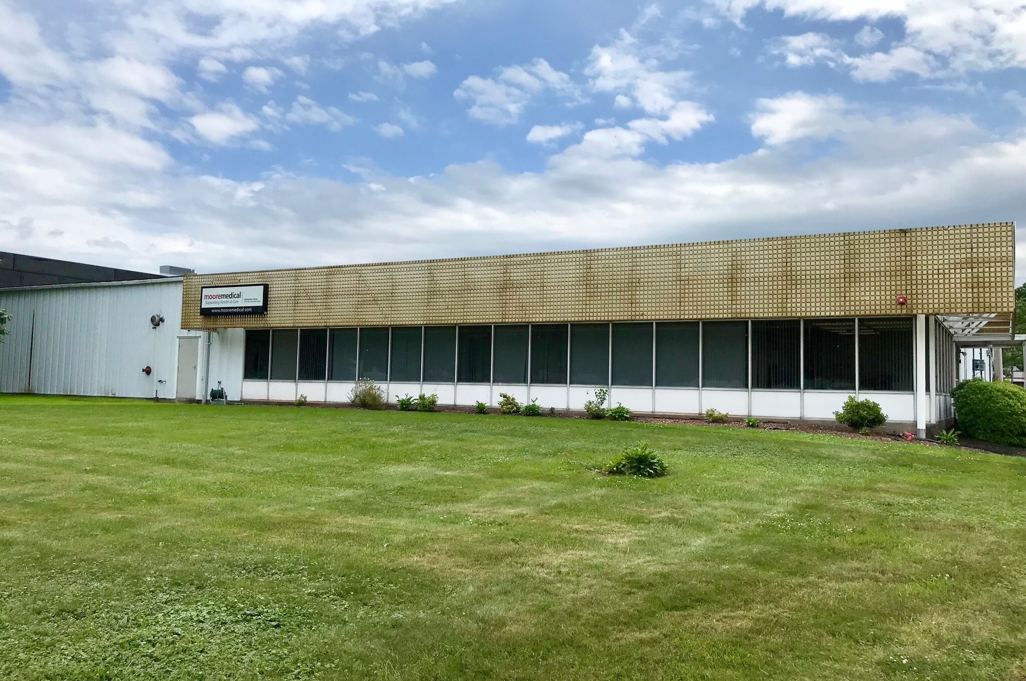 370 John Downey Dr, New Britain, CT for sale Primary Photo- Image 1 of 1