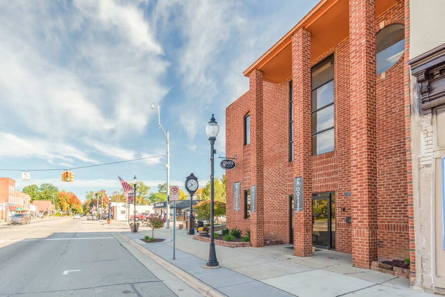 107 S Main St, Almont, MI for sale - Building Photo - Image 3 of 22