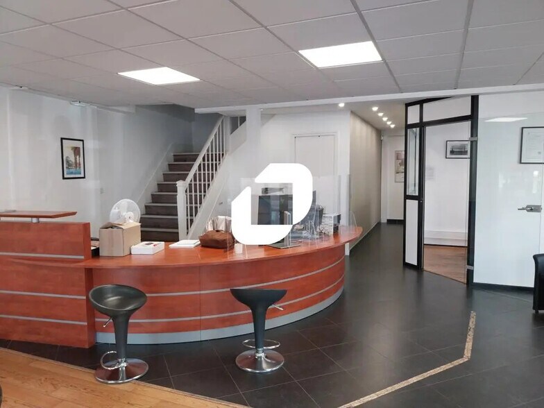 Retail in Nantes for lease - Lobby - Image 1 of 10