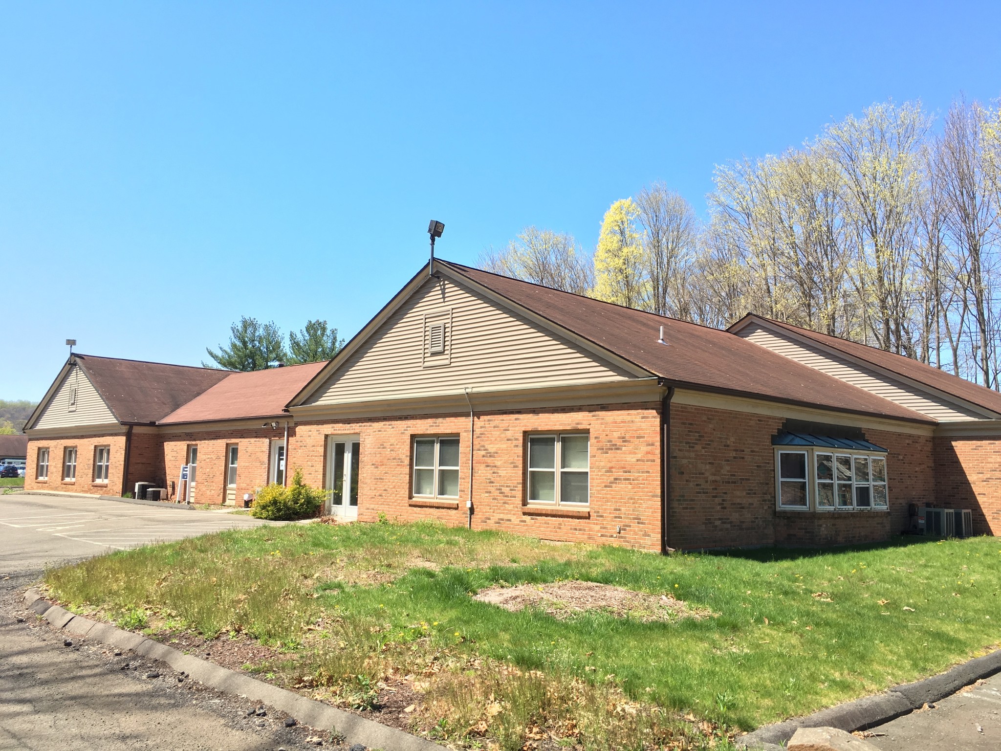 98 S Turnpike Rd, Wallingford, CT for lease Building Photo- Image 1 of 9