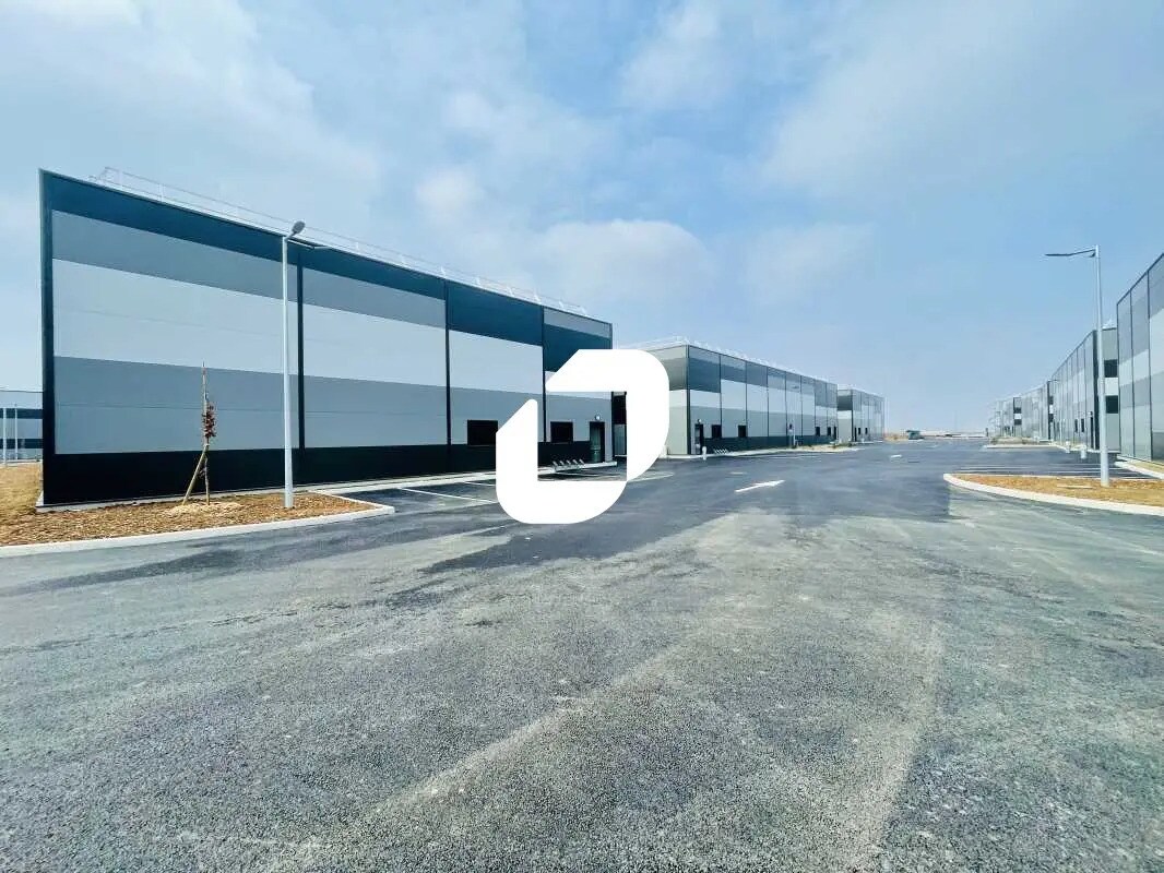 Office in Janneyrias for lease Building Photo- Image 1 of 22