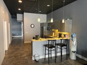 2100 N Orange Ave, Orlando, FL for lease Interior Photo- Image 1 of 4