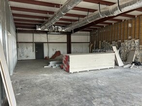 2500-2502 SW 14th St, Bentonville, AR for lease Building Photo- Image 2 of 7