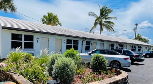 704 N Dixie Hwy, Lantana, FL for sale - Building Photo - Image 3 of 19