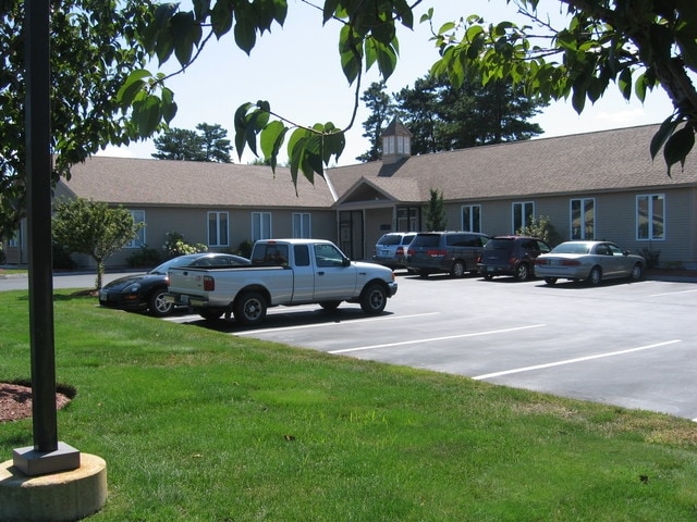 19 Chenell Dr, Concord, NH for sale - Primary Photo - Image 1 of 3