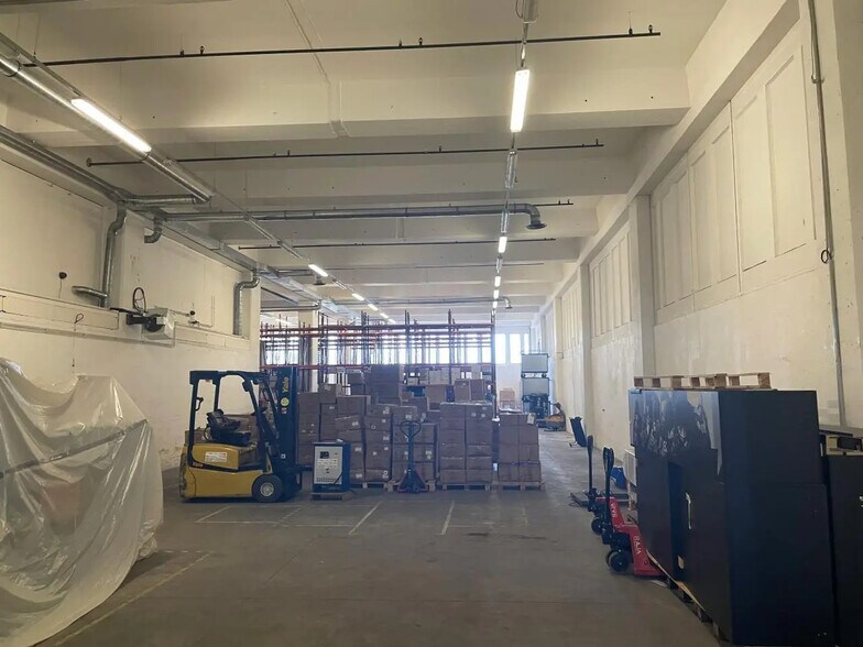 Flex in Montreuil for sale - Interior Photo - Image 2 of 6