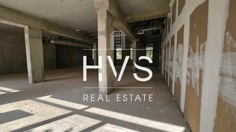 Retail in Aix-en-Provence for lease Interior Photo- Image 1 of 4