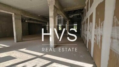 Retail in Aix-en-Provence for lease Interior Photo- Image 1 of 4