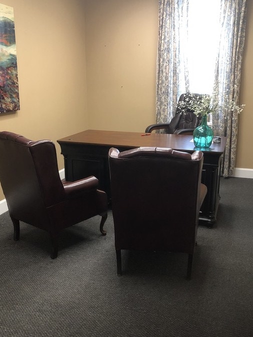 680 Village Ter NE, Marietta, GA for lease Interior Photo- Image 1 of 7