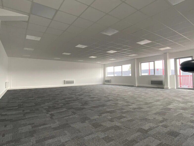 Flex in Argenteuil for lease - Interior Photo - Image 2 of 4