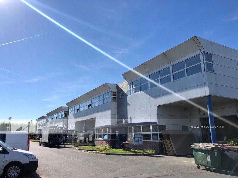 Flex in Bondy for lease - Building Photo - Image 1 of 5