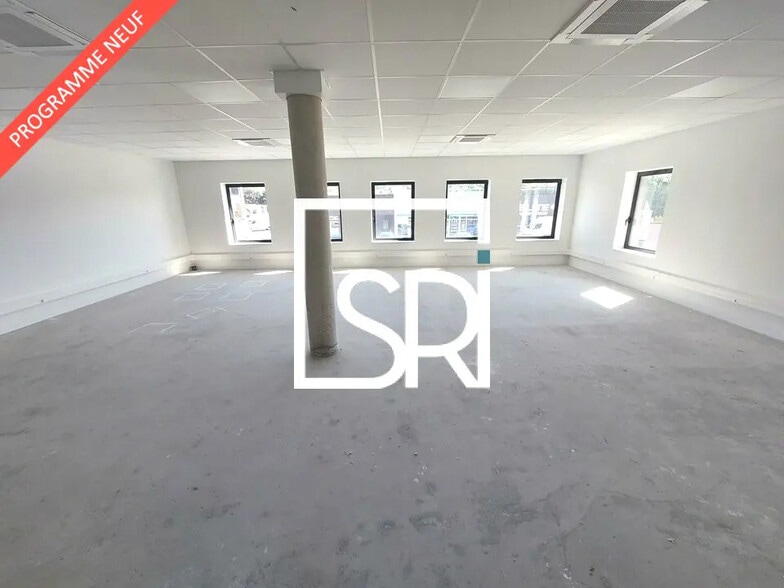 Office in Cournon-d'Auvergne for lease - Building Photo - Image 3 of 10