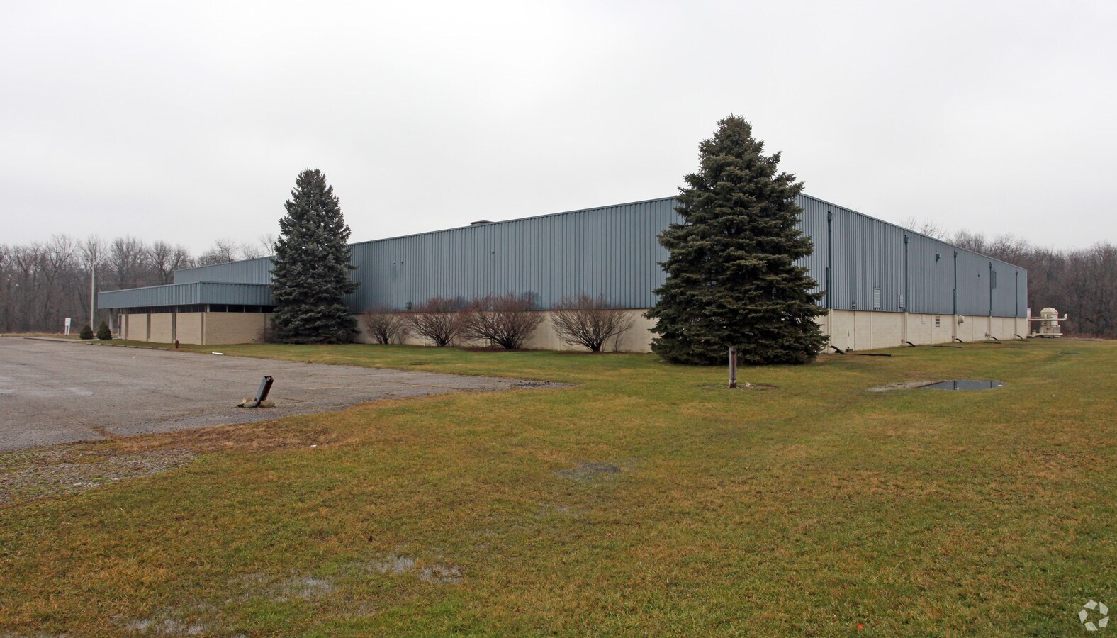 888 O'Neill Dr, Hebron, OH 43025