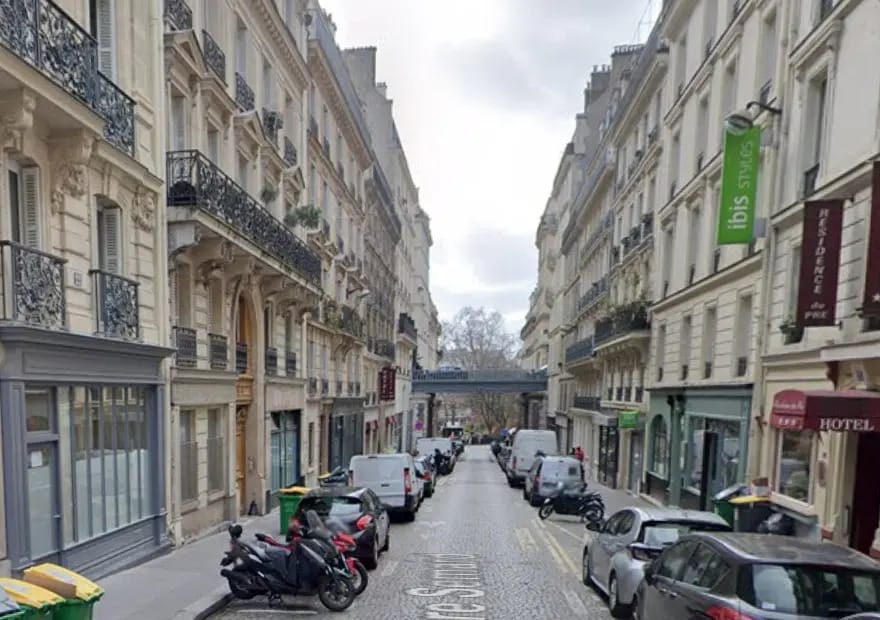 Retail in Paris for lease Building Photo- Image 1 of 3