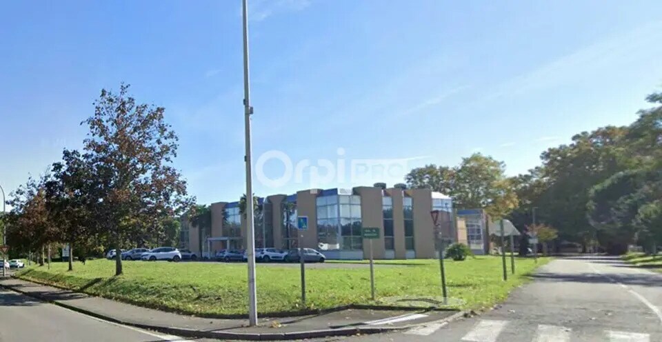 Office in Lons for lease - Building Photo - Image 2 of 9