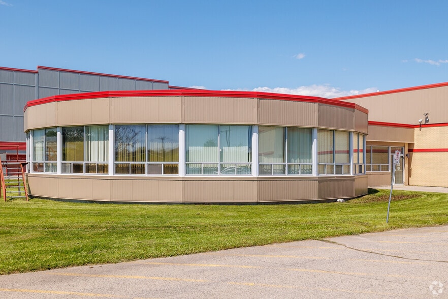 20 Rue Sicard, Sainte-therese, QC for lease - Primary Photo - Image 1 of 4