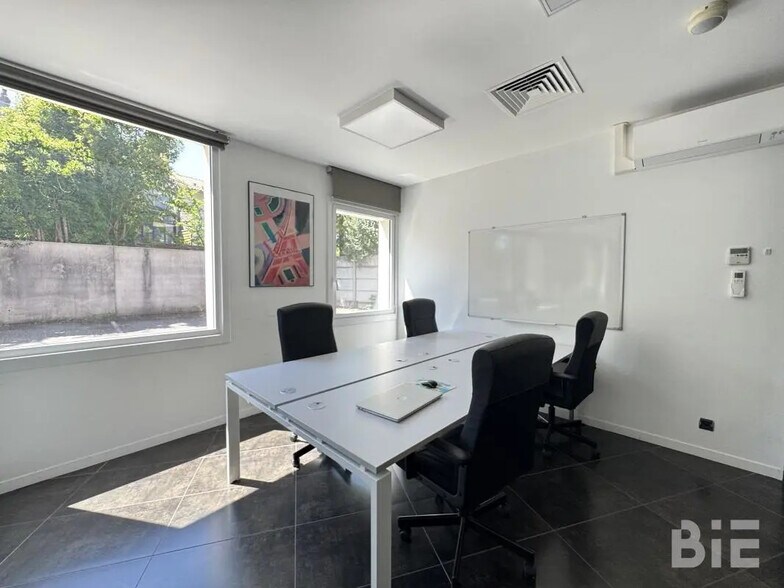 Office in Le Bouscat for sale - Interior Photo - Image 1 of 7