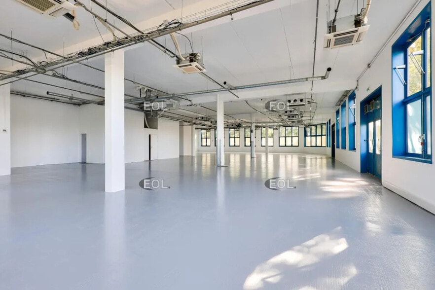 Flex in Fresnes for lease - Building Photo - Image 3 of 12