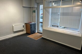 19 Fore St, Bere Alston for lease Interior Photo- Image 1 of 2