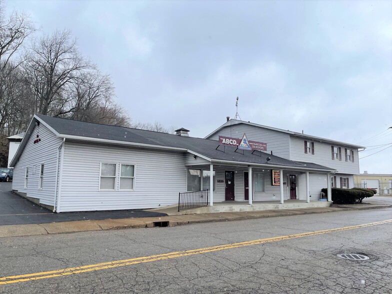 1225 Gross Ave NE, Canton, OH for sale - Primary Photo - Image 1 of 12